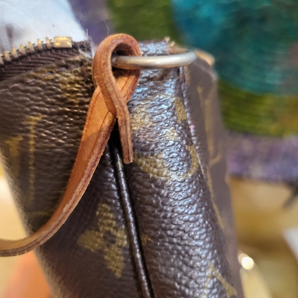 ❤️ Louis Vuitton Monogram Canvas Pochette Accessory (COA] - Picture 16 of 16